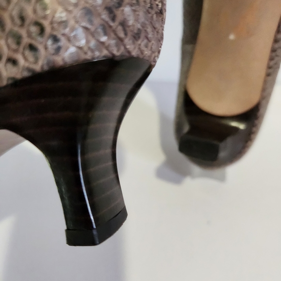 Peter Kaiser Taupe Textured Heels - Picture 13 of 16